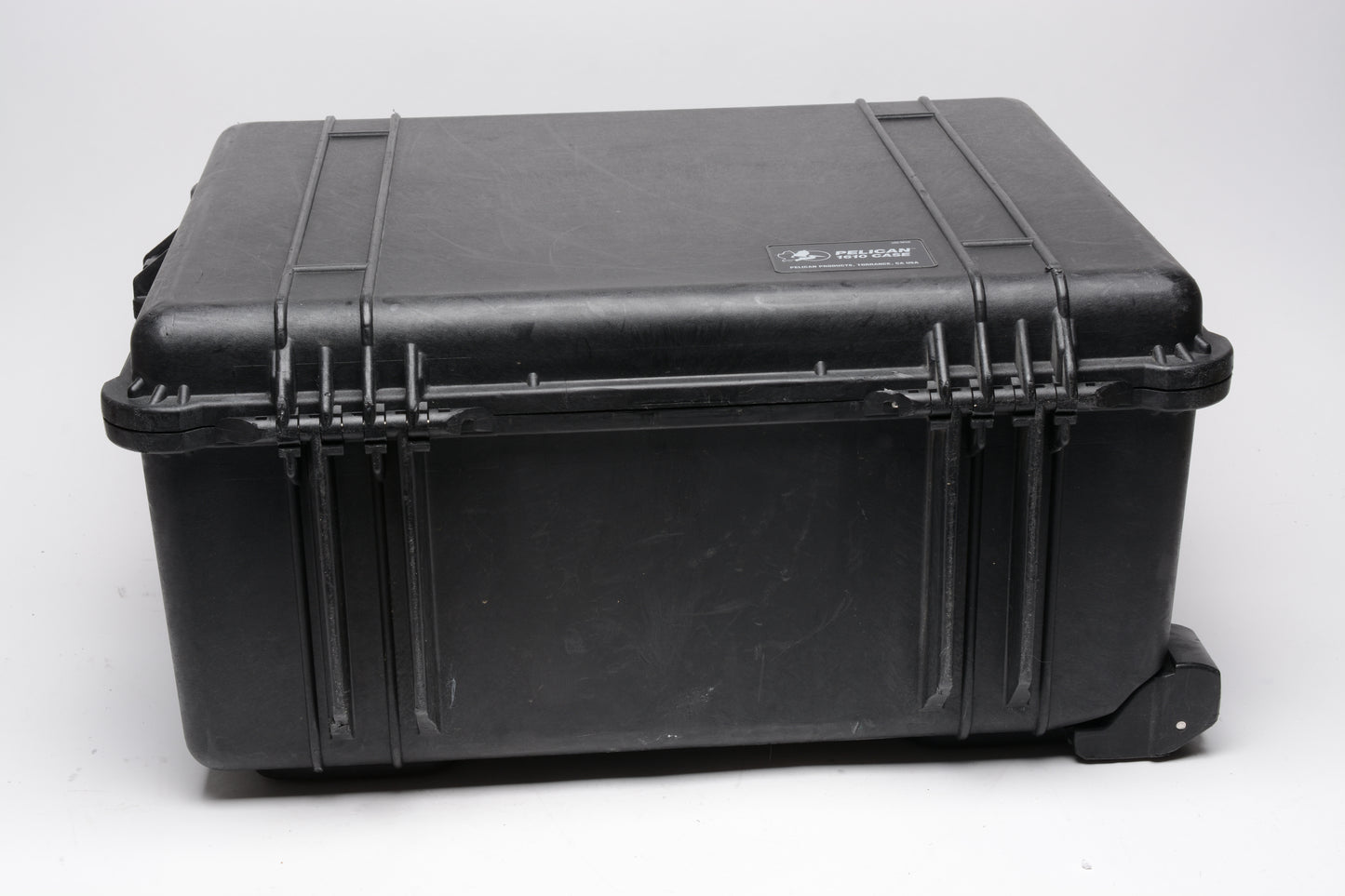 Pelican 1610 Weatherproof Rolling case w/insert/dividers, Great! Clean