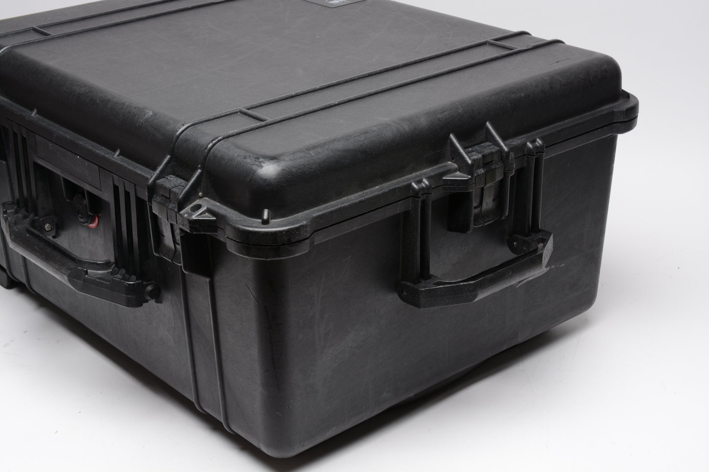 Pelican 1610 Weatherproof Rolling case w/insert/dividers, Great! Clean