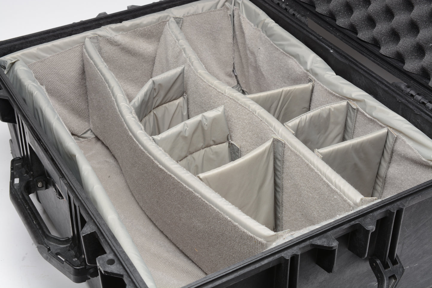Pelican 1610 Weatherproof Rolling case w/insert/dividers, Great! Clean