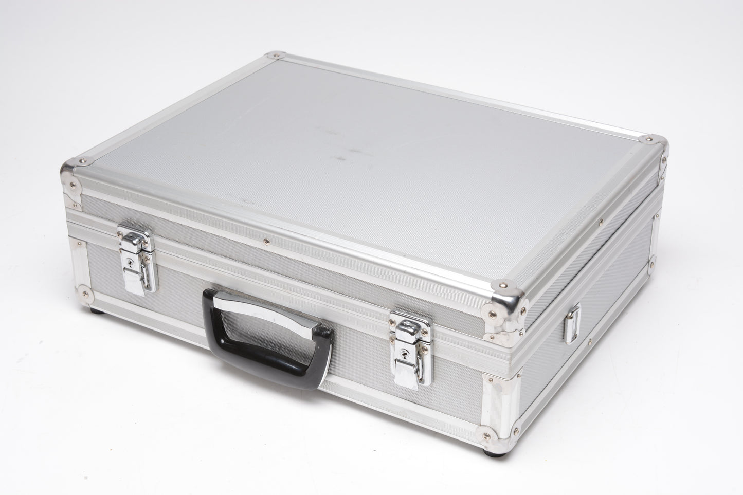 Aluminum camera case ~18 x 13 x 5.5", Missing main foam, good!