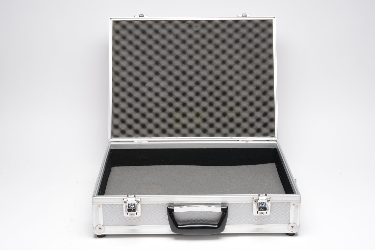 Aluminum camera case ~18 x 13 x 5.5", Missing main foam, good!