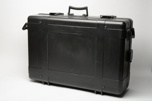 Underwater Kinetics Tundra Case 27" x 17" x 8" w/Side handles, Nice