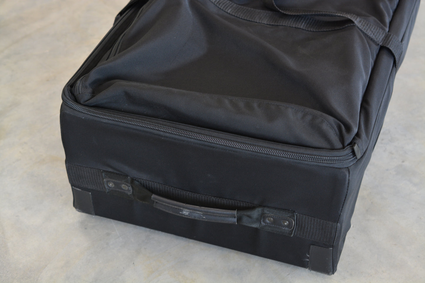 Tamrac Professional Rolling Studio Equipment Case 44x18x10", Great!