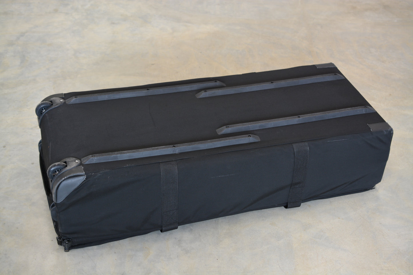 Tamrac Professional Rolling Studio Equipment Case 44x18x10", Great!