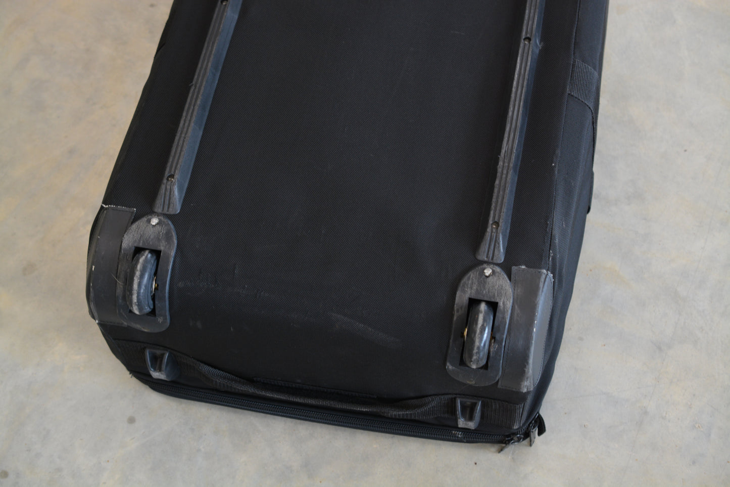 Tamrac Professional Rolling Studio Equipment Case 44x18x10", Great!