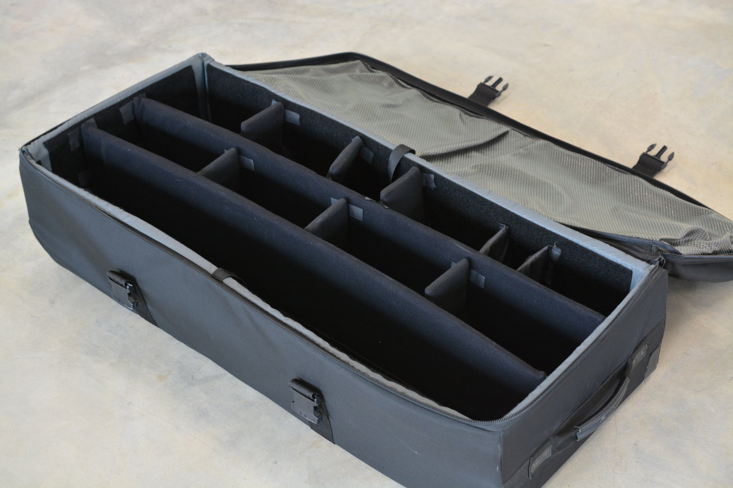 Tamrac Professional Rolling Studio Equipment Case 44x18x10", Great!