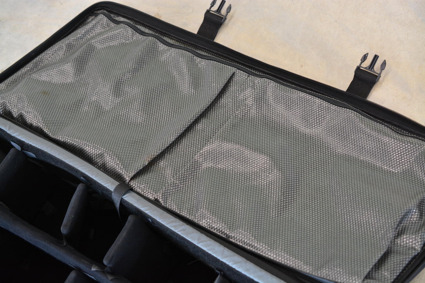 Tamrac Professional Rolling Studio Equipment Case 44x18x10", Great!