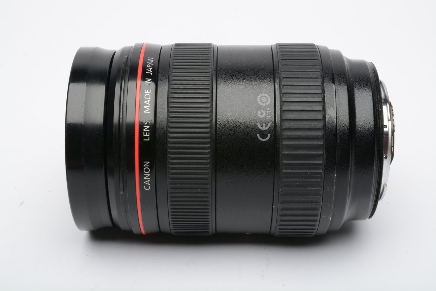 Canon EF 24-70mm f2.8L USM zoom lens, hood, caps, very sharp, Nice