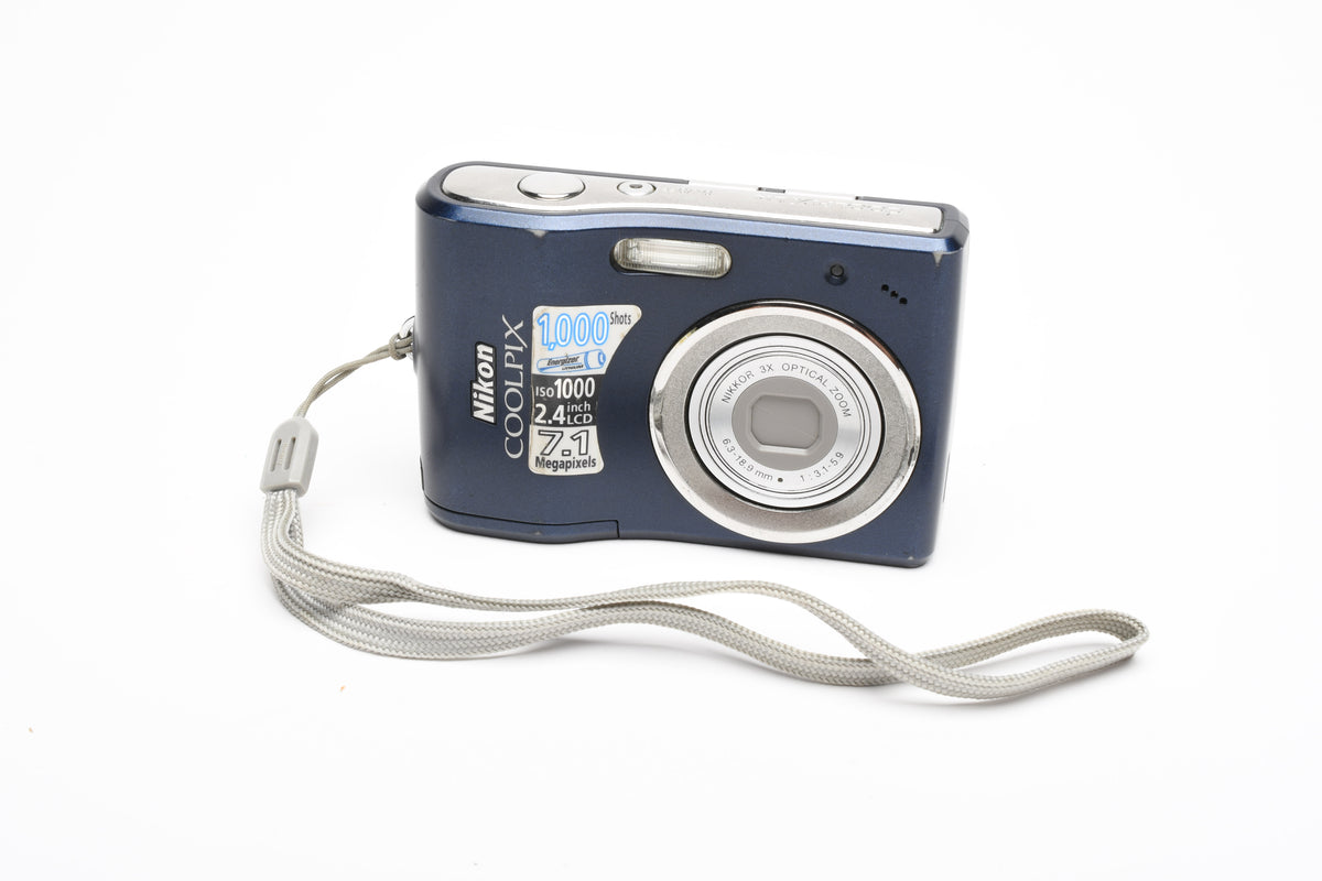 Nikon Coolpix L14 7.1MP Digital Point&Shoot (Blue) w/Wrist Strap, Nice!