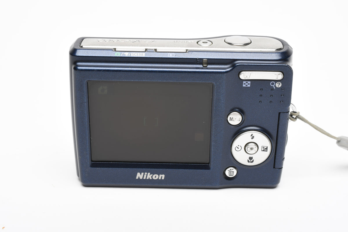 Nikon Coolpix L14 7.1MP Digital Point&Shoot (Blue) w/Wrist Strap, Nice!