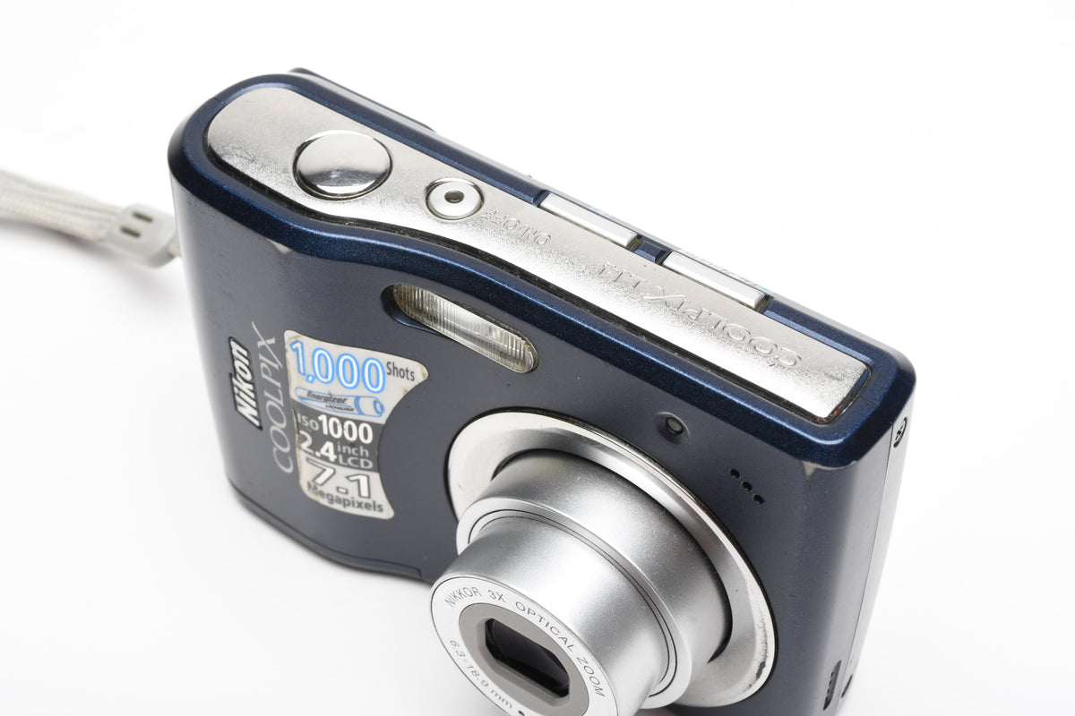 Nikon Coolpix L14 7.1MP Digital Point&Shoot (Blue) w/Wrist Strap, Nice!