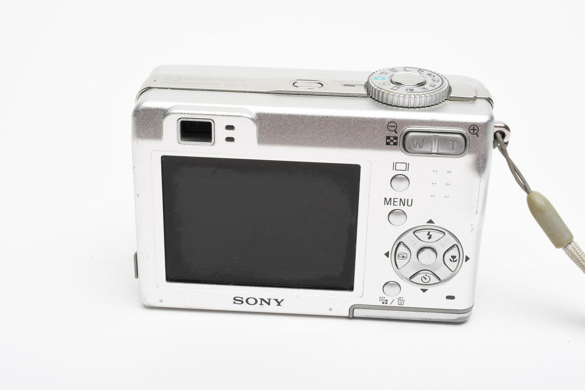 Sony CyberShot DSC-W7 7.2MP Digital Point&Shoot w/Strap and 2GB Memory Stick, Great!