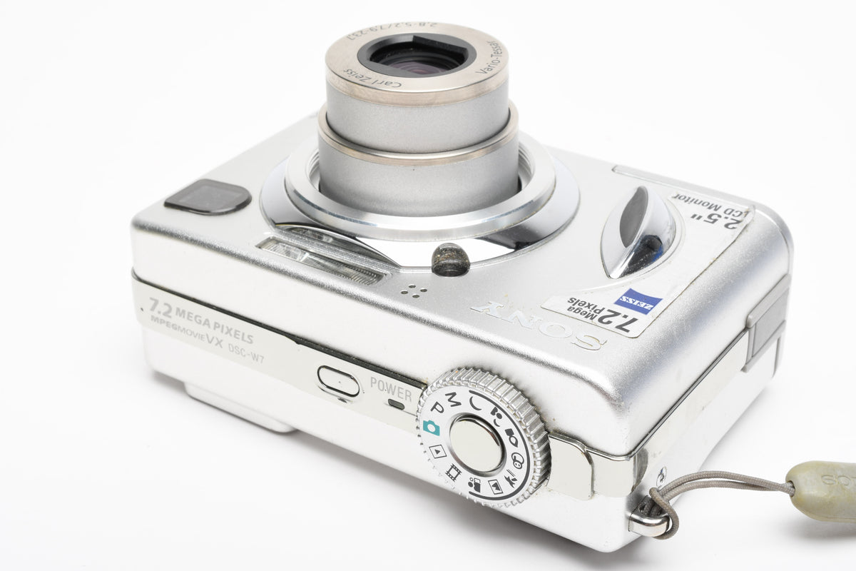 Sony CyberShot DSC-W7 7.2MP Digital Point&Shoot w/Strap and 2GB Memory Stick, Great!