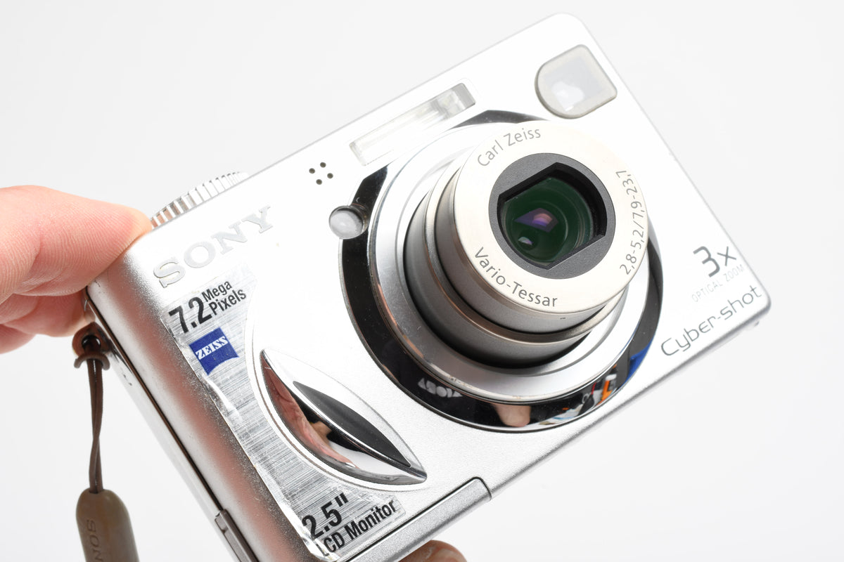 Sony CyberShot DSC-W7 7.2MP Digital Point&Shoot w/Strap and 2GB Memory Stick, Great!