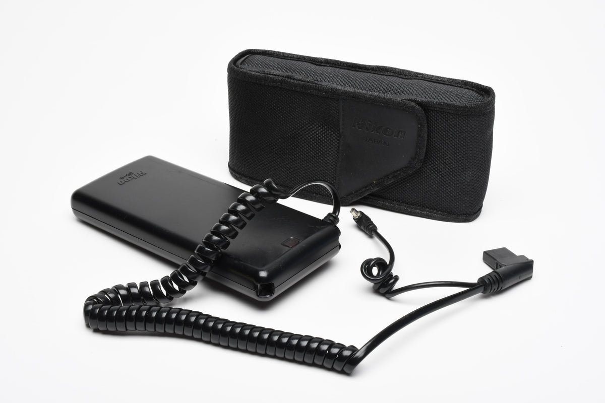 Nikon SD-8 Remote AA battery pack for Nikon Flashes