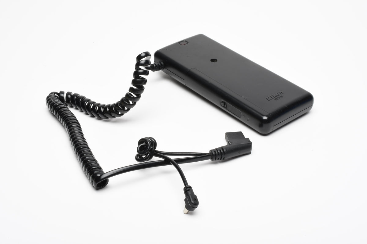 Nikon SD-8 Remote AA battery pack for Nikon Flashes