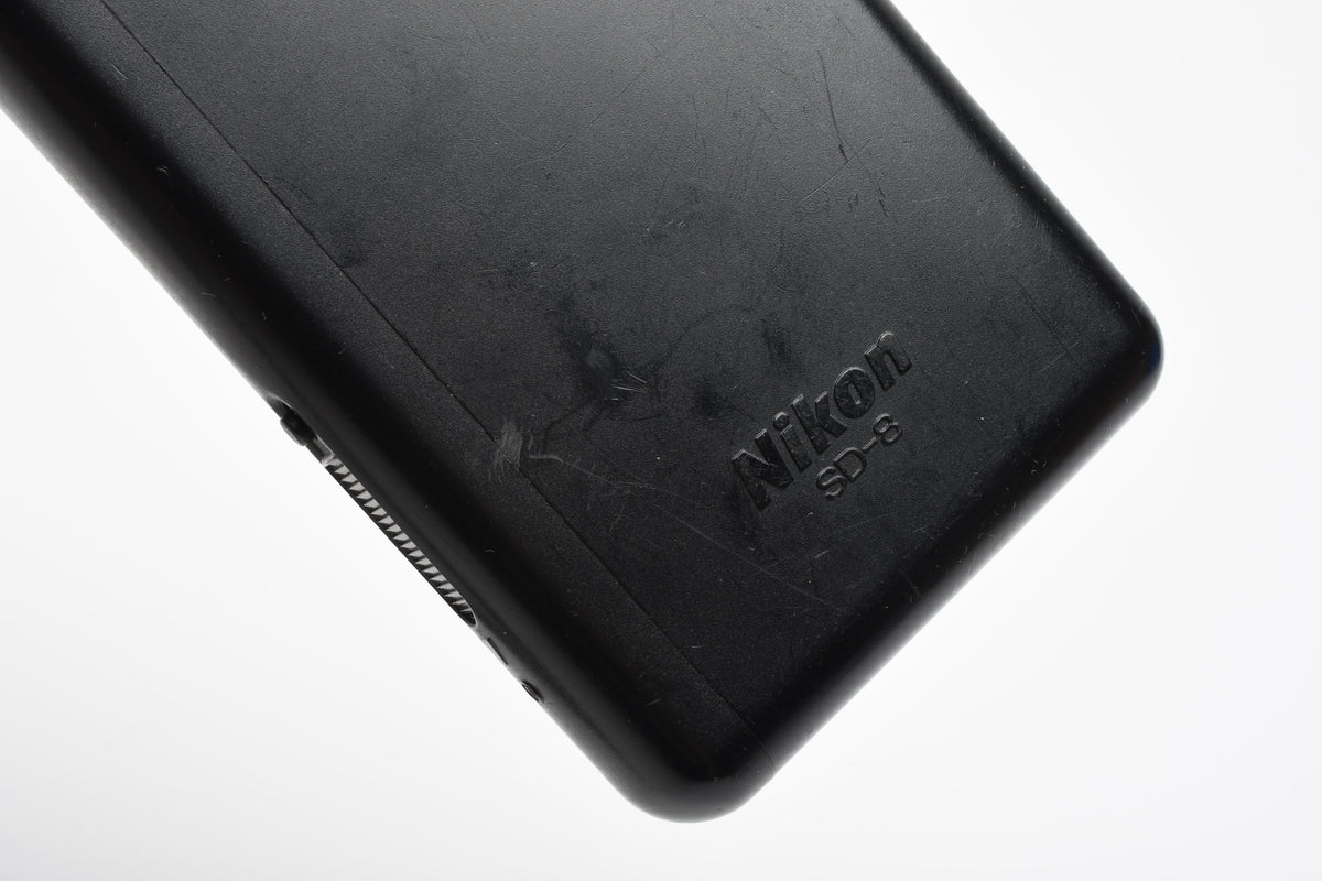 Nikon SD-8 Remote AA battery pack for Nikon Flashes