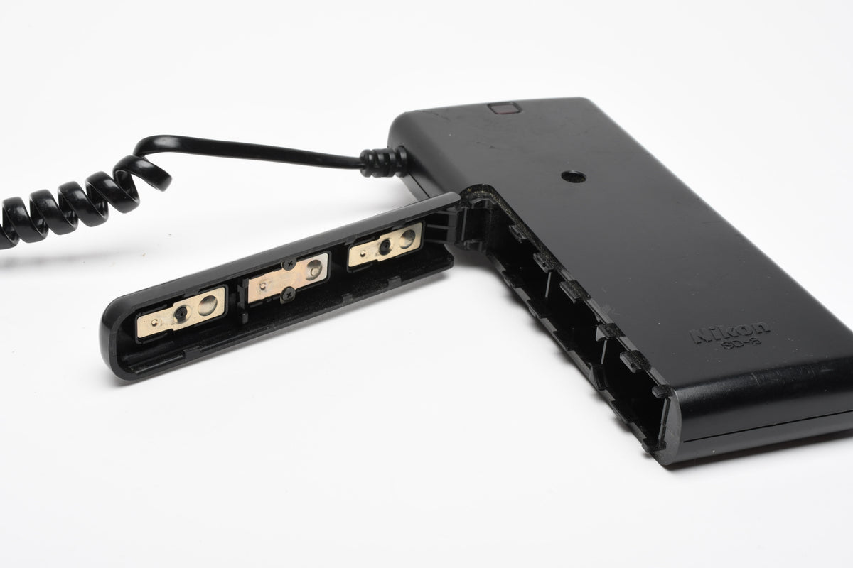 Nikon SD-8 Remote AA battery pack for Nikon Flashes
