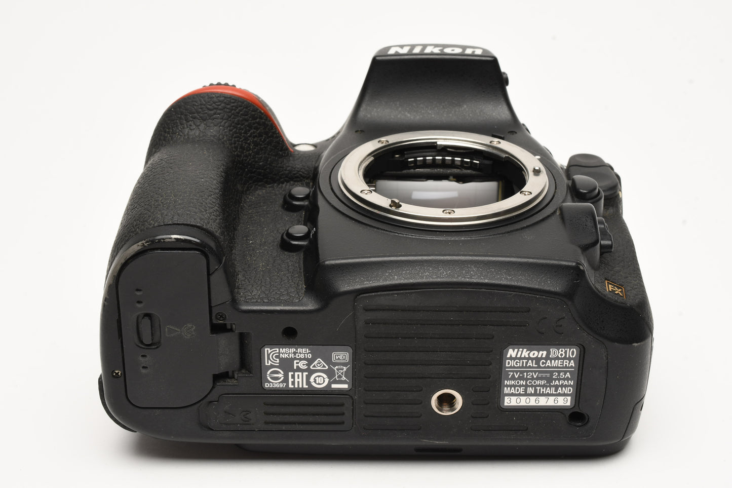 Nikon D810 DSLR Body, 2Batts, charger, 69K Actuations, Tested, Great