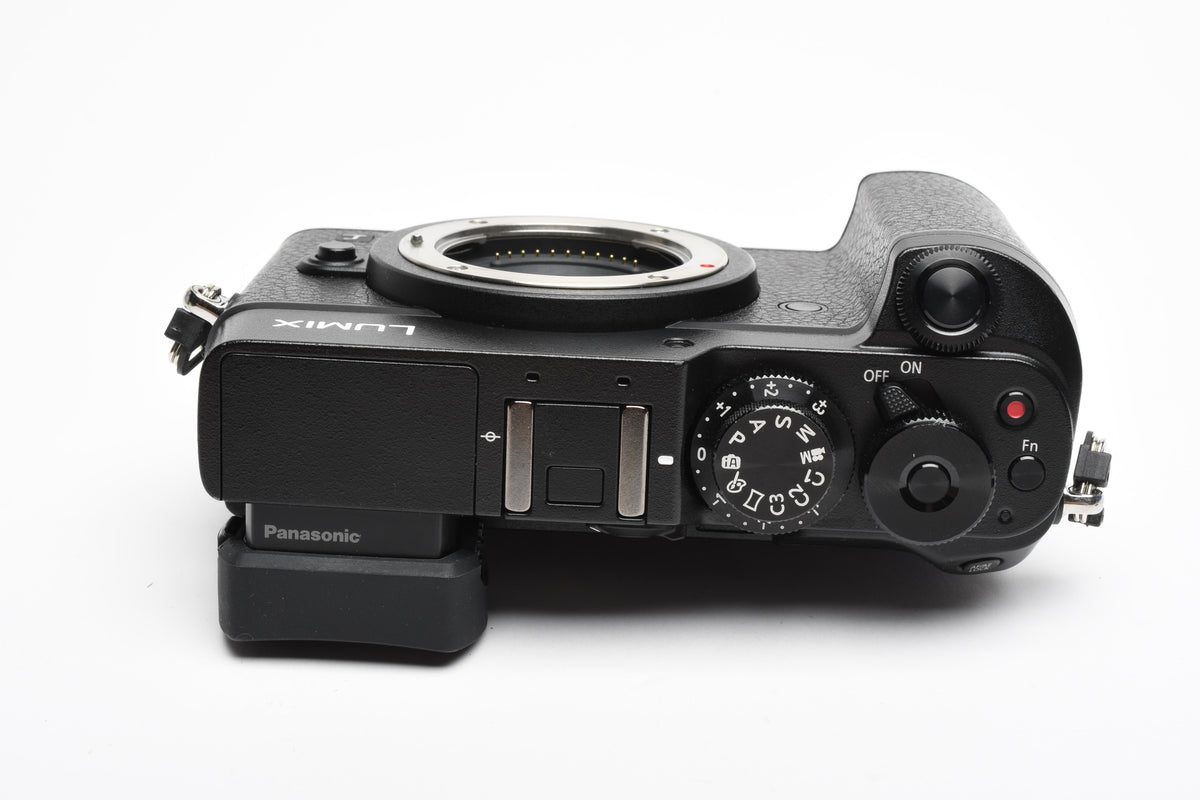 Panasonic Lumix DMC-GX8 20.3MP MFT Body Only 1103 Acts!! 2 Batts, Mint-