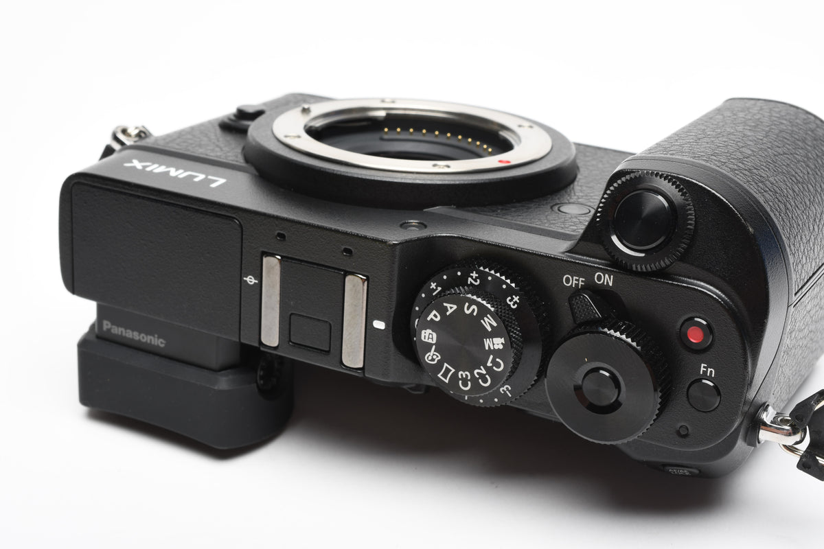 Panasonic Lumix DMC-GX8 20.3MP MFT Body Only 1103 Acts!! 2 Batts, Mint-