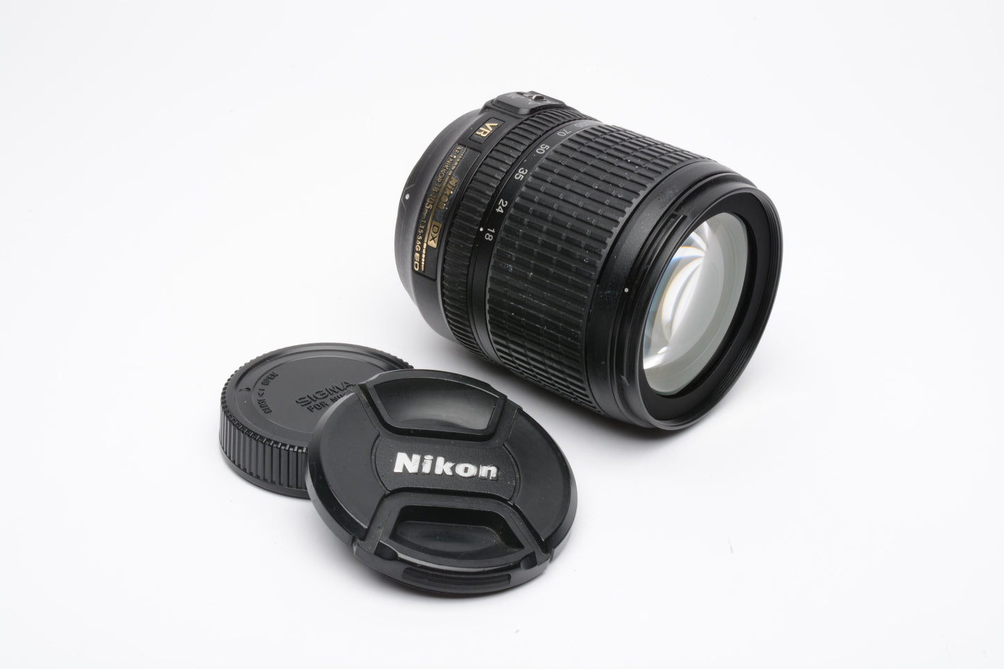 Nikon AF-S 18-105mm f3.5-5.6G ED DX VR zoom lens, caps, clean & versatile