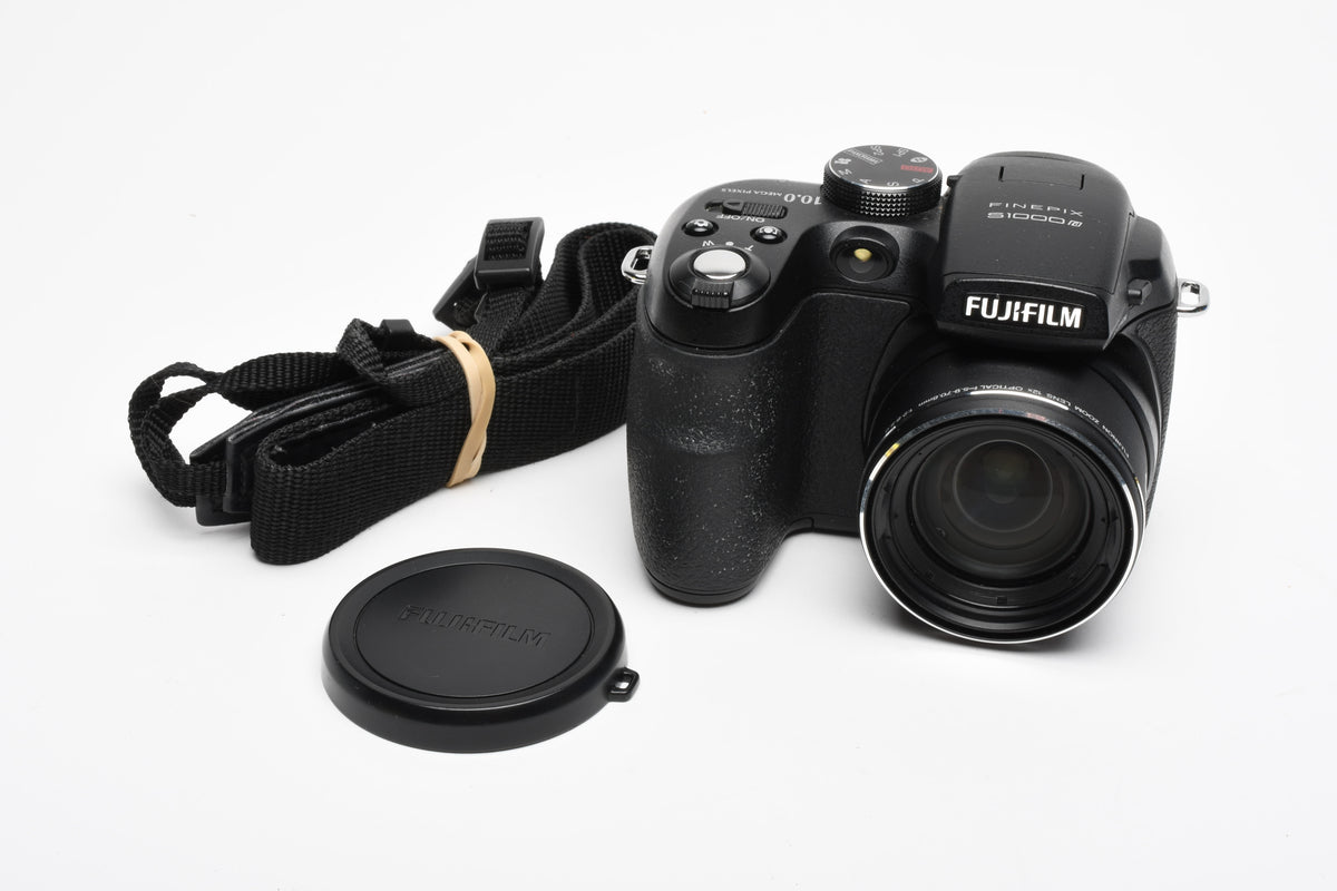 Fujifim Finepix S1000 fd 10MP Digital Point&Shoot Camera w/Strap, Cap, 2GB XD Card, Clean!