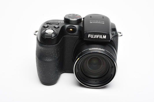 Fujifim Finepix S1000 fd 10MP Digital Point&Shoot Camera w/Strap, Cap, 2GB XD Card, Clean!