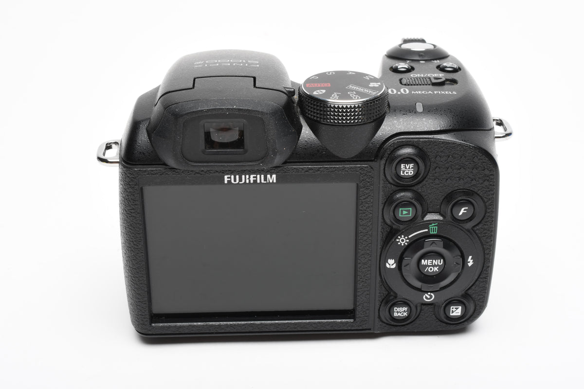 Fujifim Finepix S1000 fd 10MP Digital Point&Shoot Camera w/Strap, Cap, 2GB XD Card, Clean!