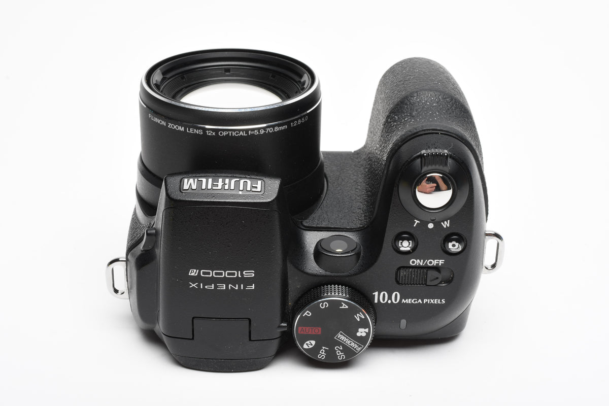 Fujifim Finepix S1000 fd 10MP Digital Point&Shoot Camera w/Strap, Cap, 2GB XD Card, Clean!