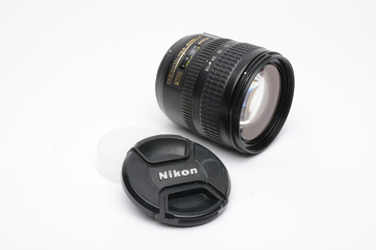 Nikon AF-S Nikkor 18-70mm 1:3.5-4.5 G ED DX IF w/caps, Nice