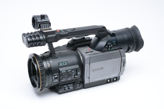 Panasonic AG-DVX100B 3CCD MiniDV Pro Camcorder bundle, remote, case, Tested