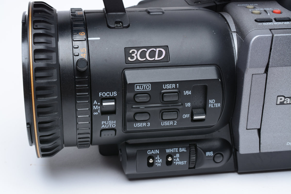 Panasonic AG-DVX100B 3CCD MiniDV Pro Camcorder bundle, remote, case, Tested