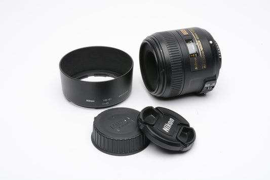 Nikon AF-S Micro Nikkor 40mm f2.8G DX Wide lens, hood+caps, USA, very clean