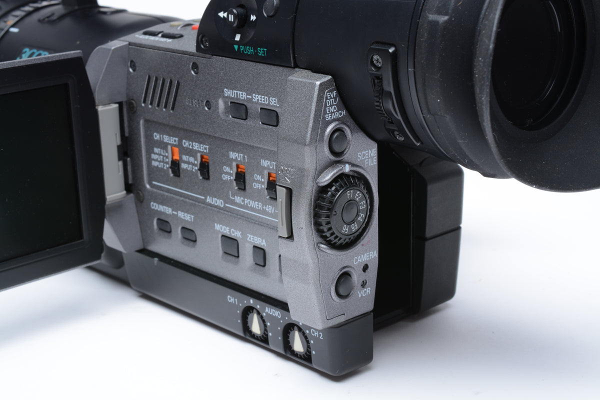 Panasonic AG-DVX100B 3CCD MiniDV Pro Camcorder bundle, remote, case, Tested