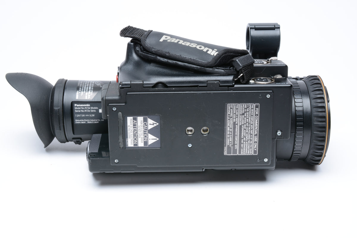 Panasonic AG-DVX100B 3CCD MiniDV Pro Camcorder bundle, remote, case, Tested