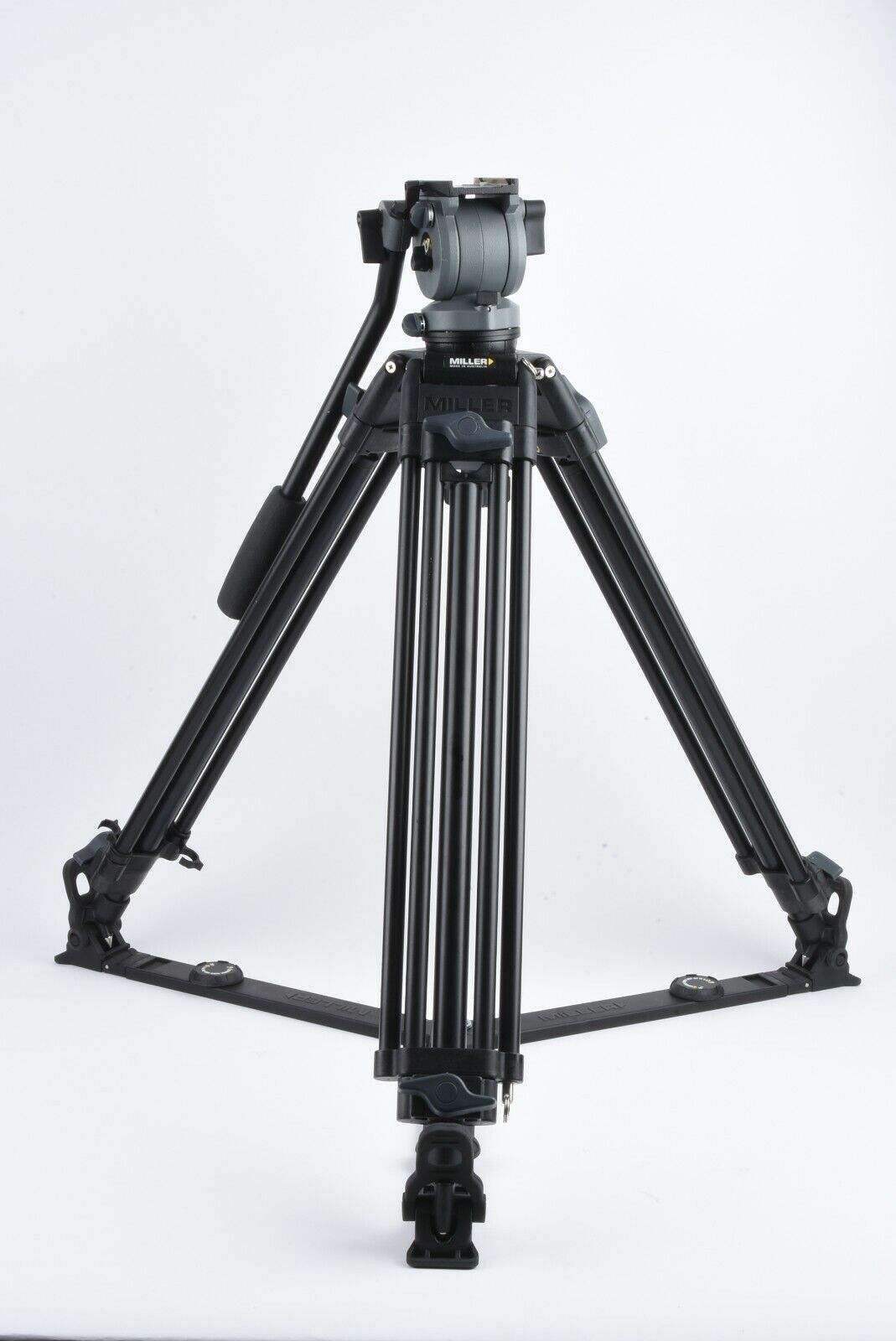 Miller DS-20 2-Stage Aluminum Tripod w/ Fluid Head (No QR Plate) Very Nice!