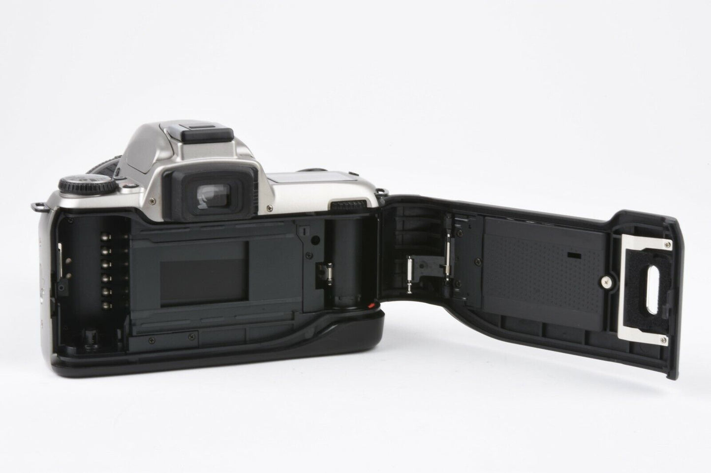 Nikon N65 35mm SLR w/AF 28-80mm zoom lens, Lowepro case, tested, great!