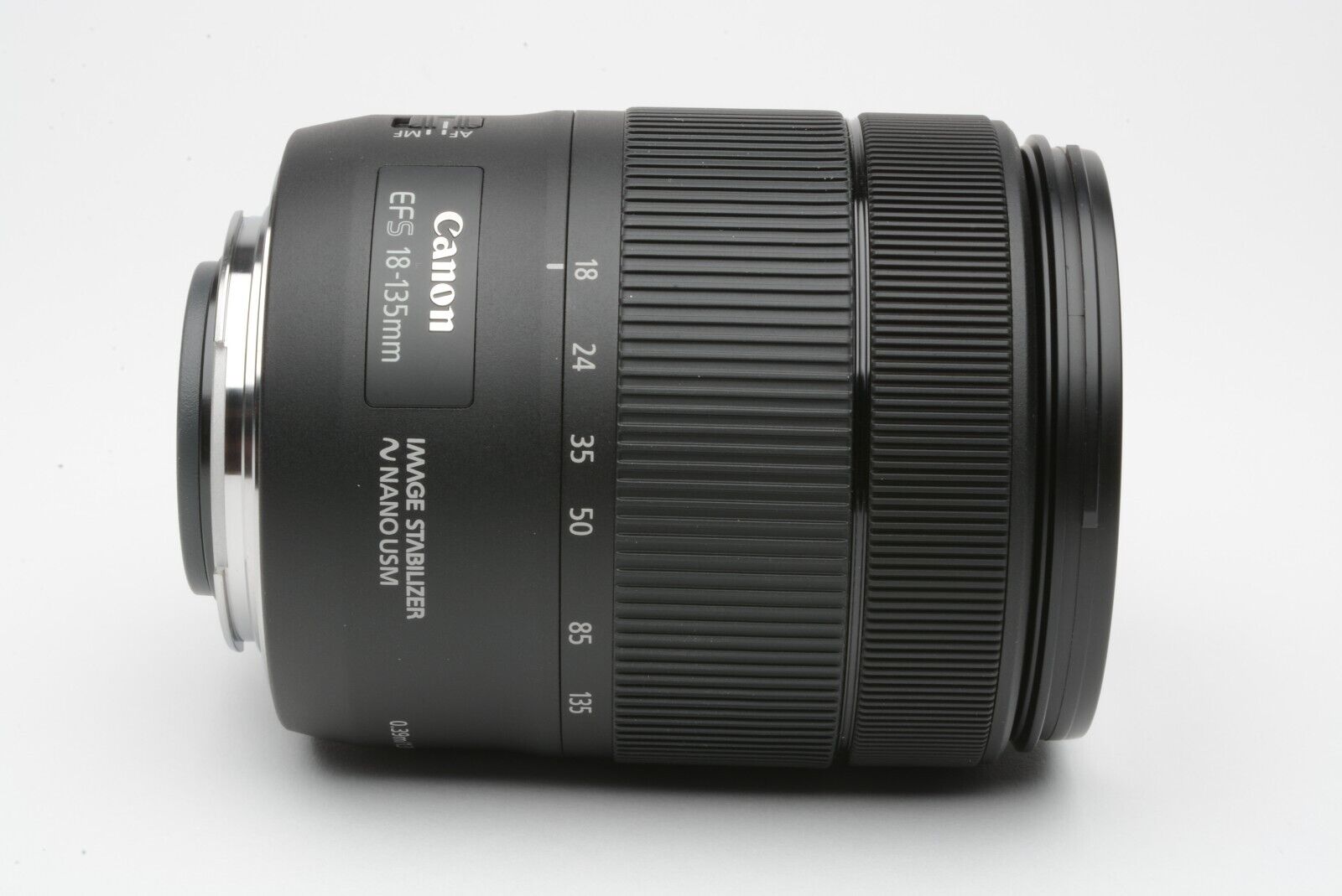 Canon EFS 18-135mm f3.5-5.6 IS USM zoom lens, barely used