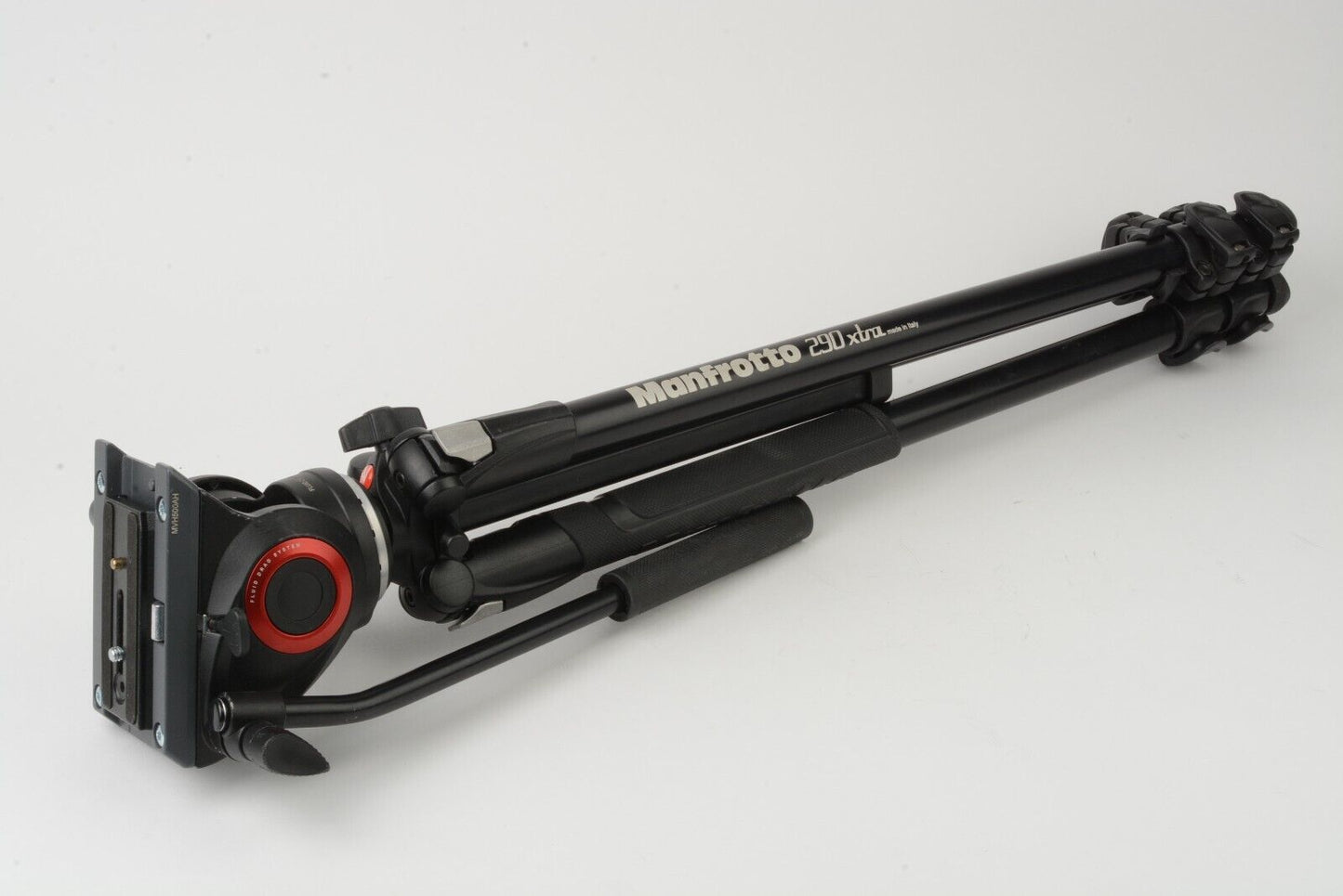 EXC++ MANFROTTO 290xtra MTA290XTA3US TRIPOD w/MVH500AH FLUID HEAD, QR PLATE NICE