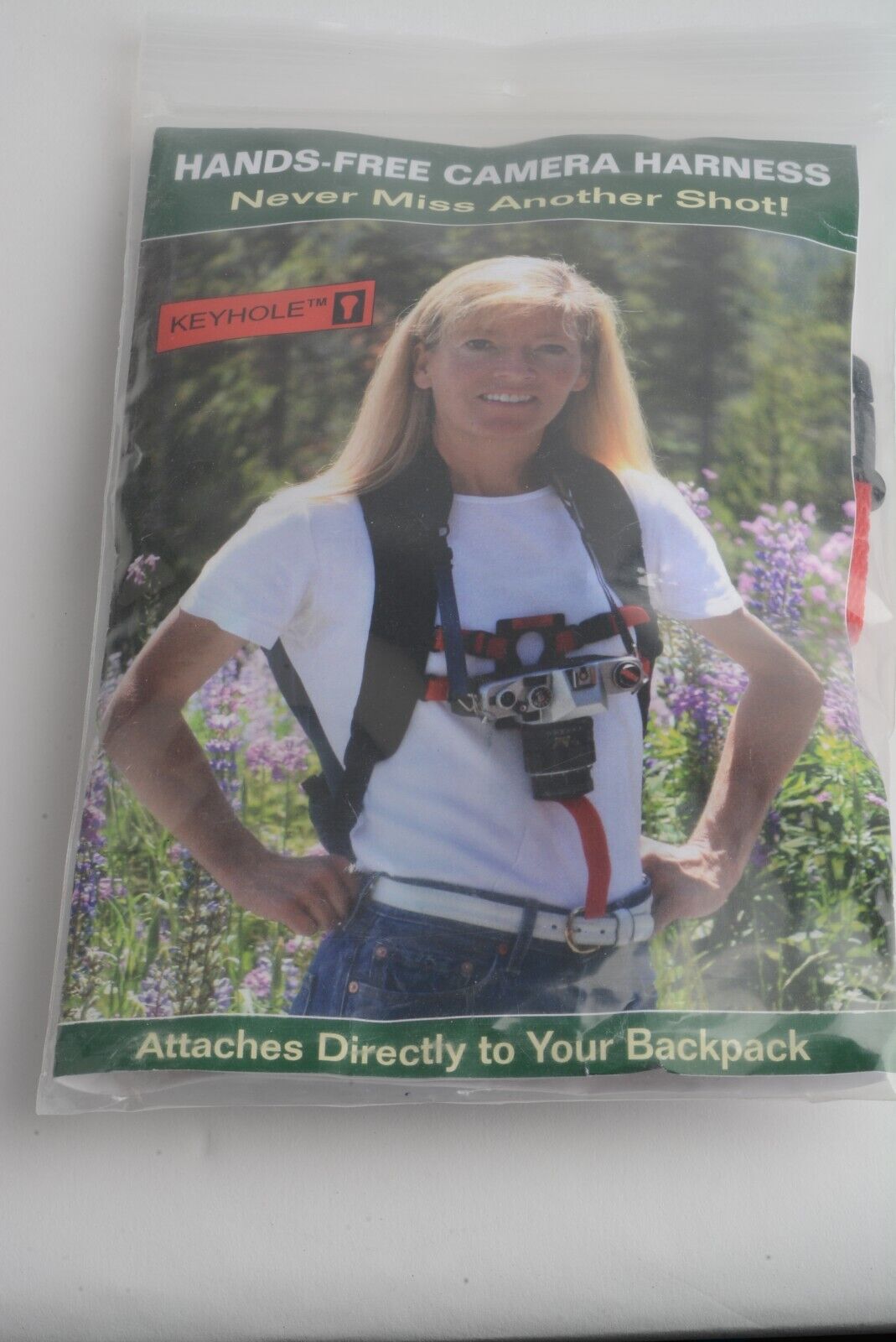NEW KEYHOLE HANDS-FREE CAMERA HARNESS (RED/BLACK) ATTACHES TO BACKPACK