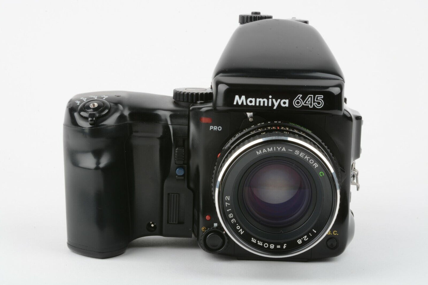 Mamiya 645 Pro Body w/80mm F2.8 lens, AE prism, grip, 120 back, tested