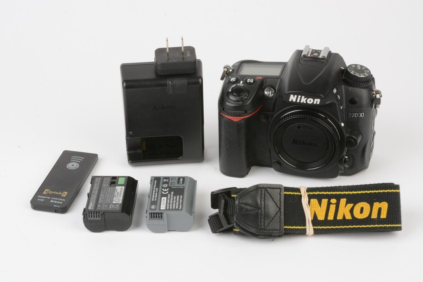 Nikon D7000 16.2MP DSLR, 2batts, charger, strap, remote, only 18,248 Acts!