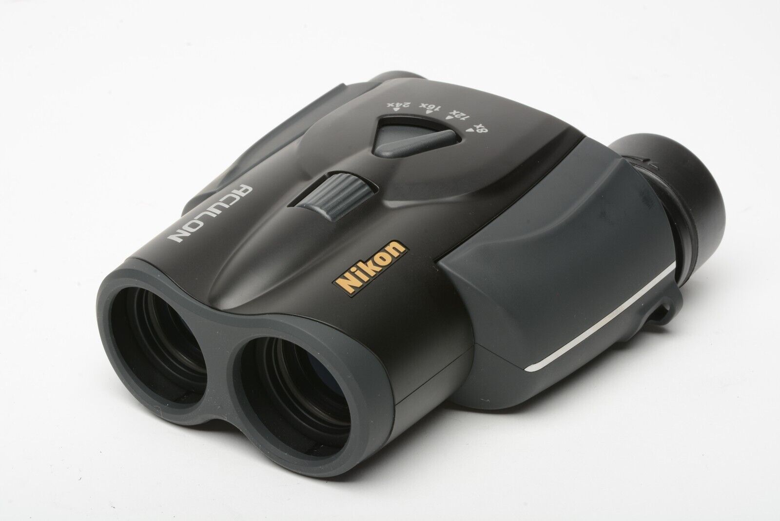 MINT- NIKON ACULON T11 8-24x25 COMPACT BINOCULARS, CASE, VERY