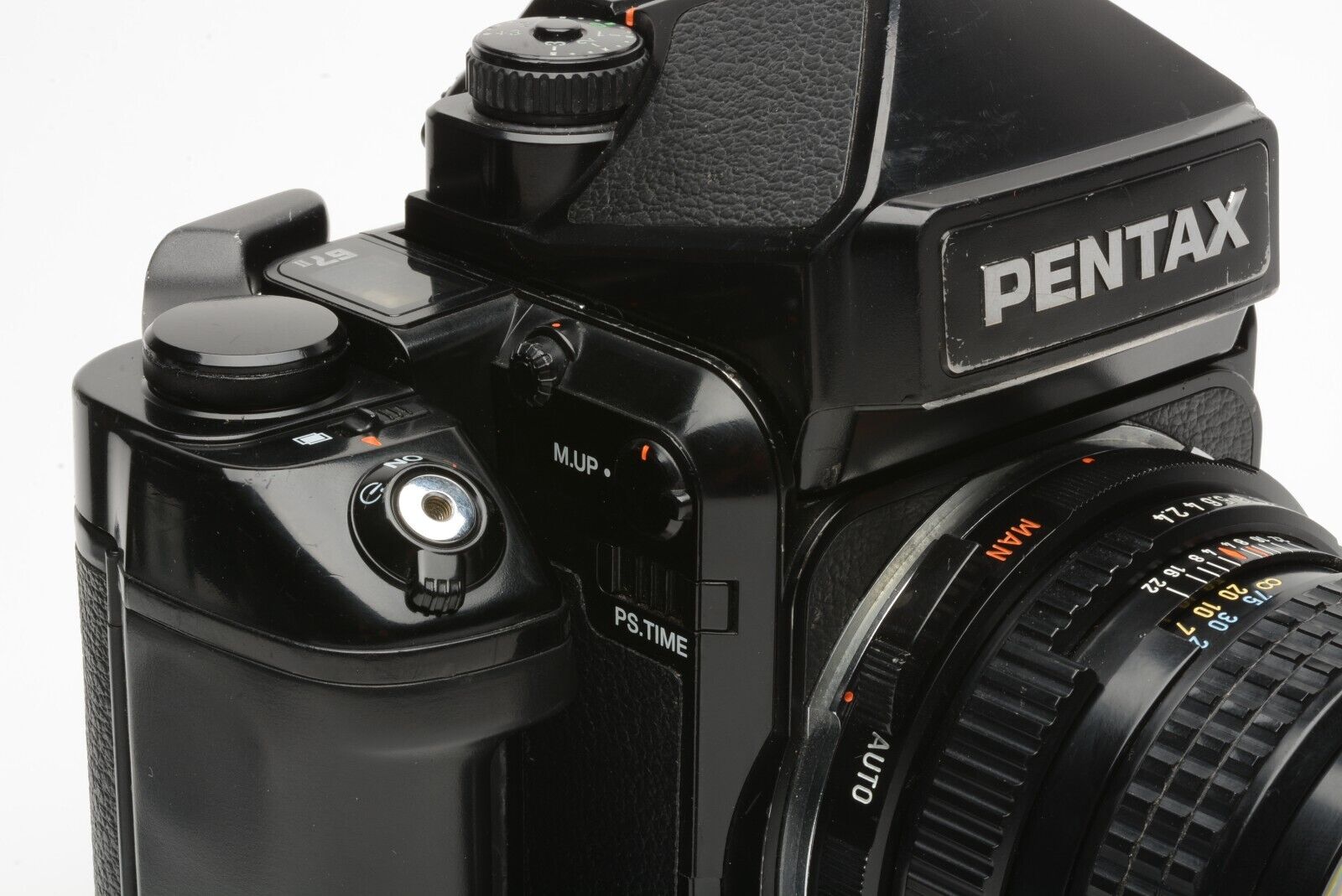 EXC++ PENTAX 67II MEDIUM FORMAT SLR w/105mm f2.4 + AE PRISM, TESTED, WORKS  GREAT