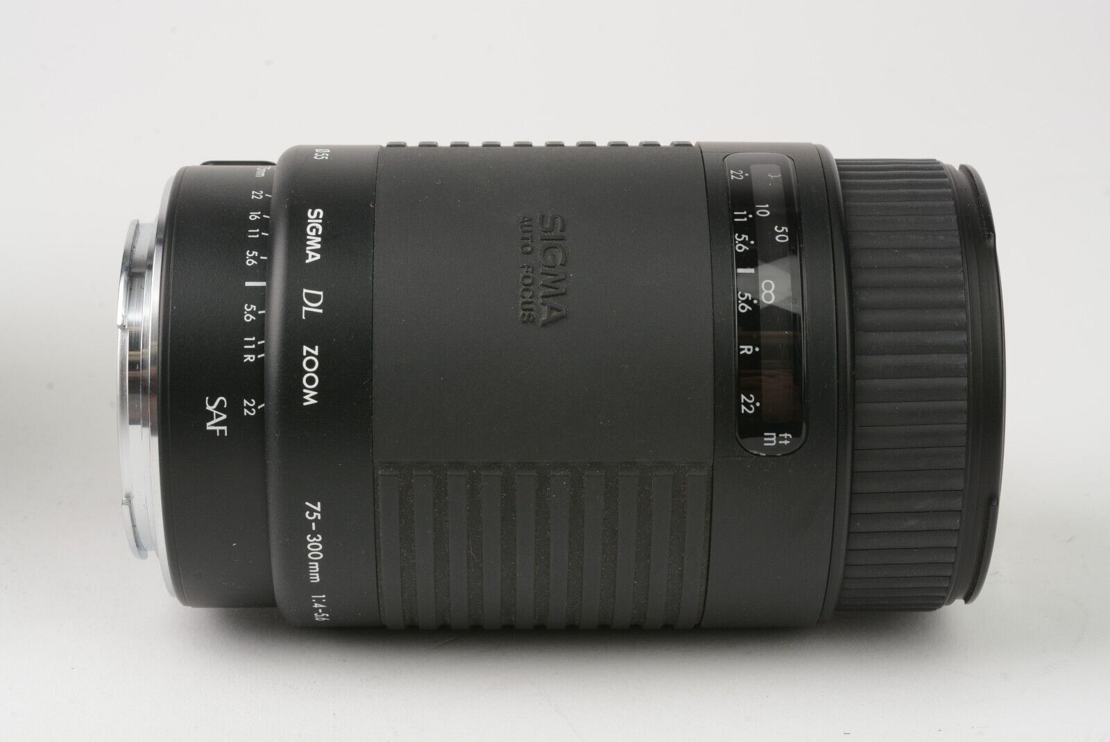 MINT- SIGMA AF 75-300mm f4-5.6 DL ZOOM LENS FOR CANON EF, UV, CASE