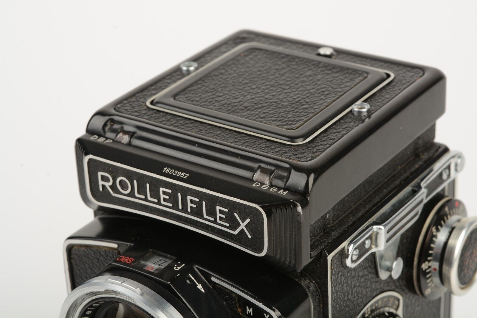 MINT- ROLLEIFLEX 2.8D TLR CAMERA w/80mm f2.8 SHNEIDER XENOTAR LENS,  MANUALS+CAP