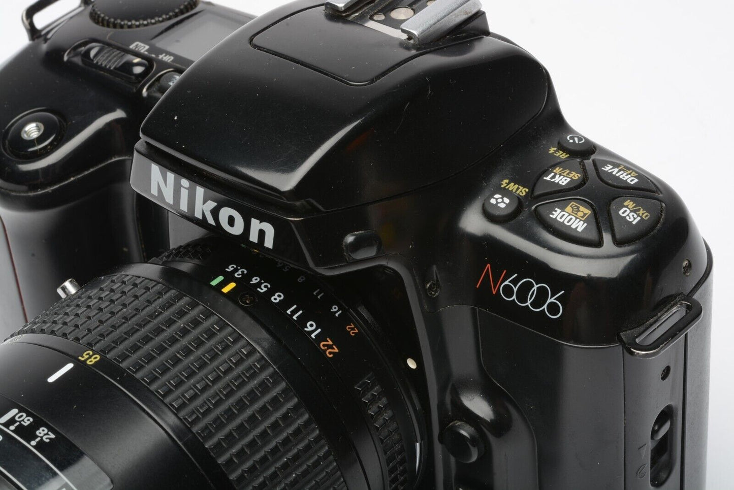EXC++ NIKON N6006 35mm SLR w/28-85mm f3.5-4.5 ZOOM, STRAP, LOWE CASE, CAP TESTED