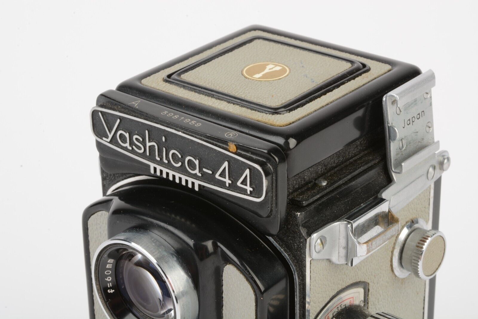 EXC++ YASHICA-44 127 CAMERA w/YASHINON 60mm f/3.5 TLR, WORKS, CLEAN +CASE  TESTED