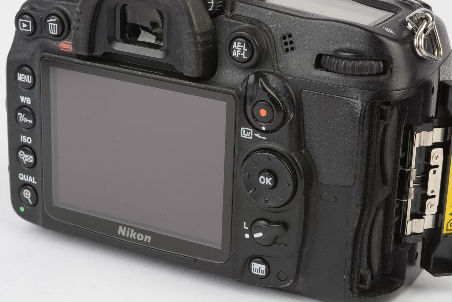 Nikon D7000 16.2MP DSLR, 2batts, charger, strap, remote, only 18,248 Acts!